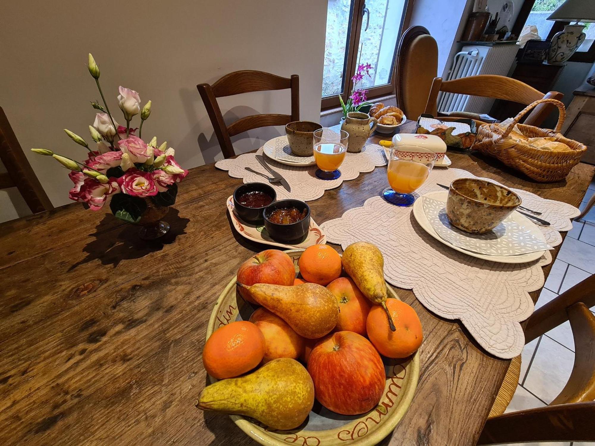 Suite Familiale Privatisee Avec Petit Dejeuner, Salon Et Chambres Au 1Er Etage - Fr-1-591-396 Châteauroux エクステリア 写真